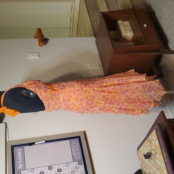 Silk Halter Dress; sz 8 - Picture 7 of 15